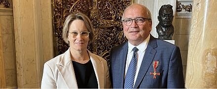 Kinderorthopäde Prof. Dr. med. Ralf Stücker erhält das Bundesverdienstkreuz