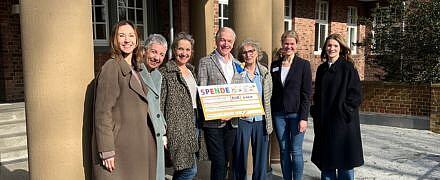 AKI meets Aki: Altonaer Kaviar Import Haus übergibt Jubiläumsspende in Höhe von 20.000 € an das AKK