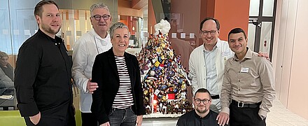 Das traditionelle Knusperhaus sorgt für Weihnachtsstimmung im AKK - großer Dank an das Team aus dem Landhaus Scherrer